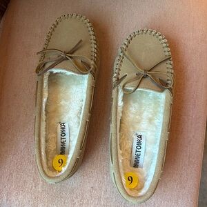 Minnetonka Women's Tan Moccasins size 9